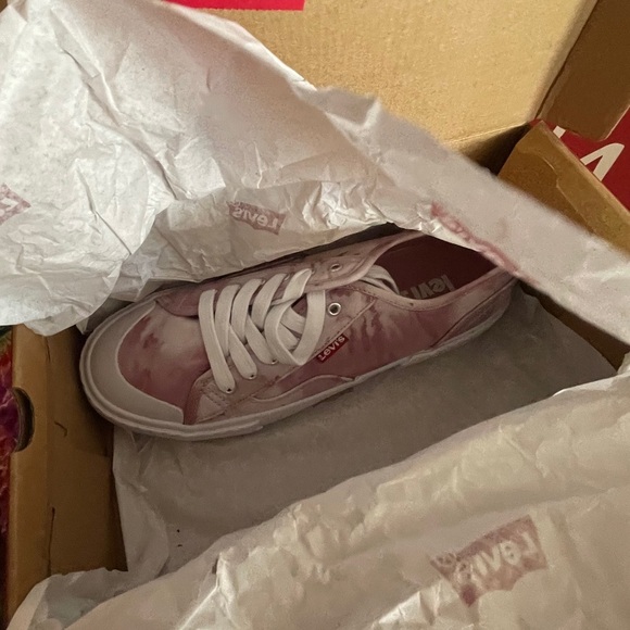 Levi's sneakers! Sz 7.5, pink tie dyed, skate shoe, old school! Runs big!​​ - Picture 6 of 12